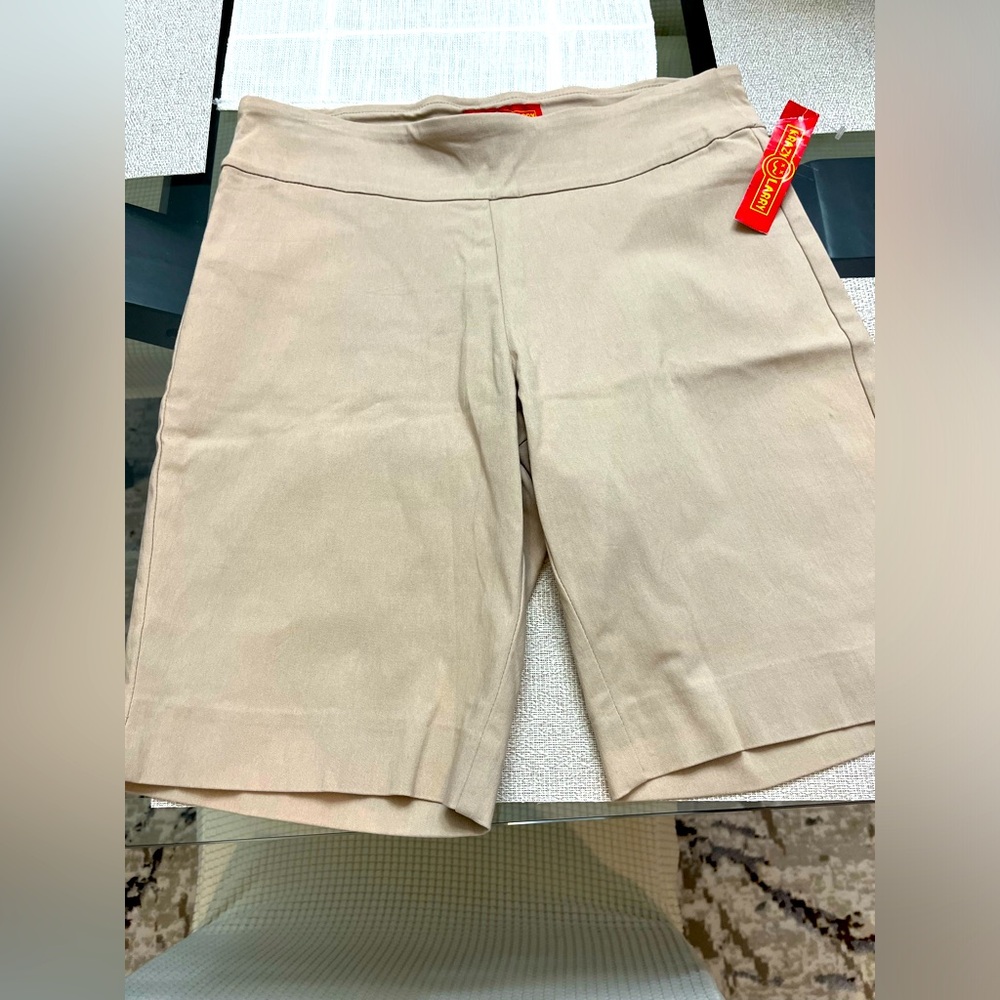 Women's Solid Short in Stone Size 10